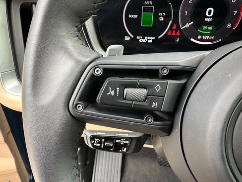 Certified 2025 Porsche Cayenne E-Hybrid AWD/4WD image 18