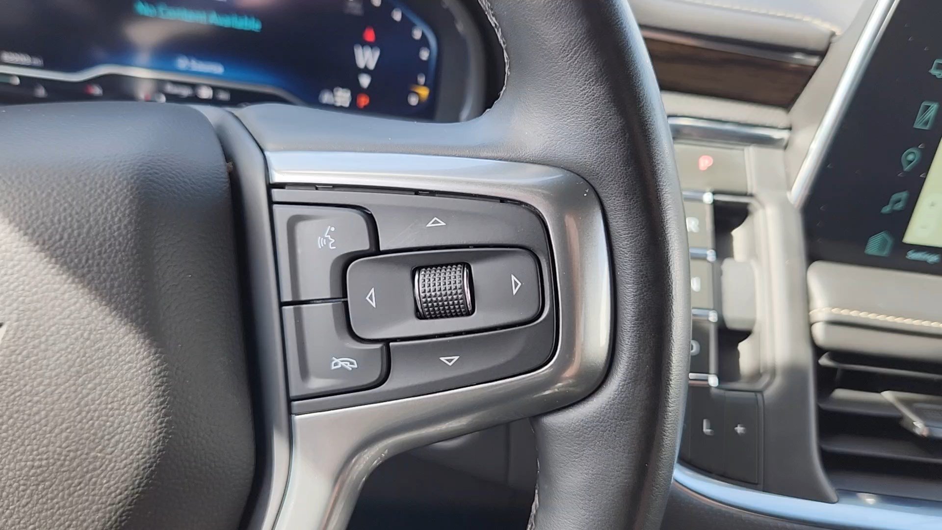 Used 2023 Chevrolet Tahoe Premier AWD/4WD image 12
