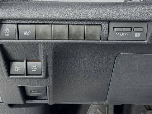 New 2026 Toyota Sienna XLE image 14