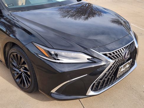 Used 2022 Lexus ES 300h Ultra Luxury image 16