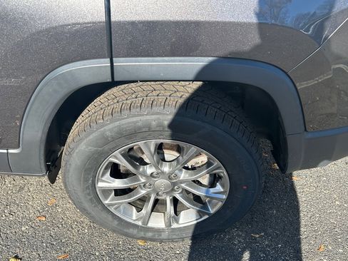 Used 2020 Jeep Cherokee Latitude Plus image 19