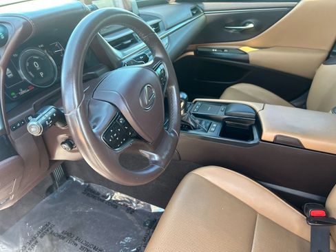 Used 2021 Lexus ES 300h w/ Premium Package FWD image 21