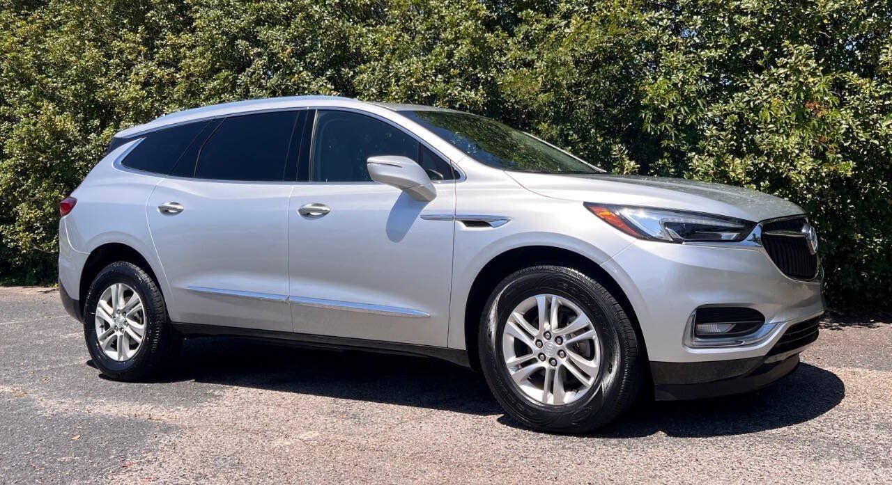 Used 2020 Buick Enclave Essence w/ Sound and Sites Package AWD/4WD image 10