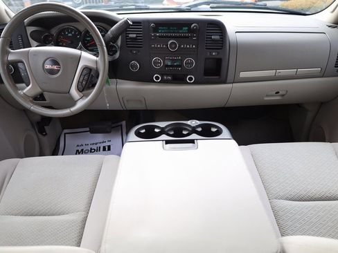Used 2008 GMC Sierra 2500 SLE w/ Z71 Off-Road Package image 18