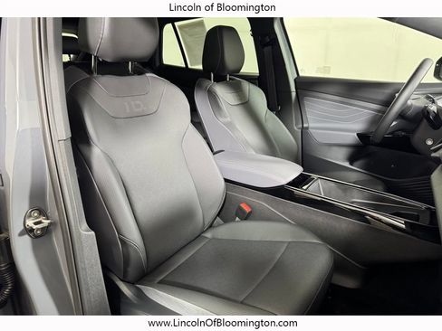 Used 2025 Volkswagen ID.4 Pro S AWD/4WD image 11