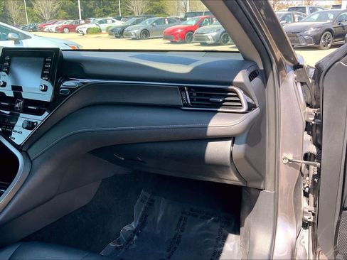 Used 2023 Toyota Camry SE image 18