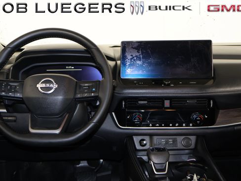 Used 2025 Nissan Rogue Platinum image 13