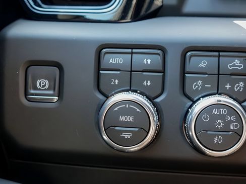 New 2026 GMC Sierra 2500 AT4 w/ AT4 Premium Plus Package AWD/4WD image 14
