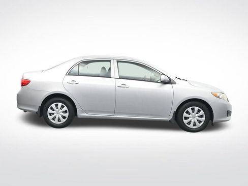 Used 2010 Toyota Corolla LE image 4