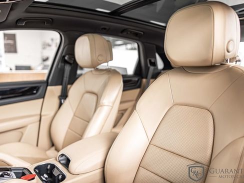 Used 2019 Porsche Cayenne AWD/4WD image 17