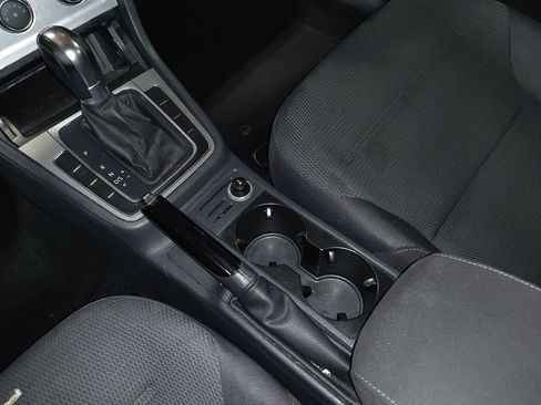 Used 2016 Volkswagen Golf S image 26