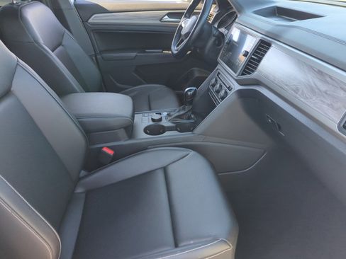 Used 2020 Volkswagen Atlas Cross Sport SE image 18