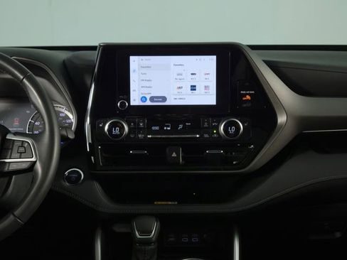 Used 2023 Toyota Highlander XLE FWD image 26