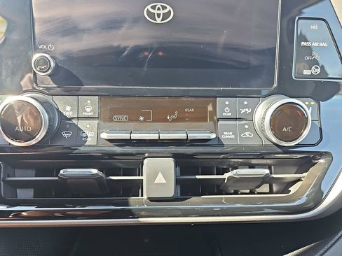 Used 2024 Toyota Highlander Limited AWD/4WD image 26
