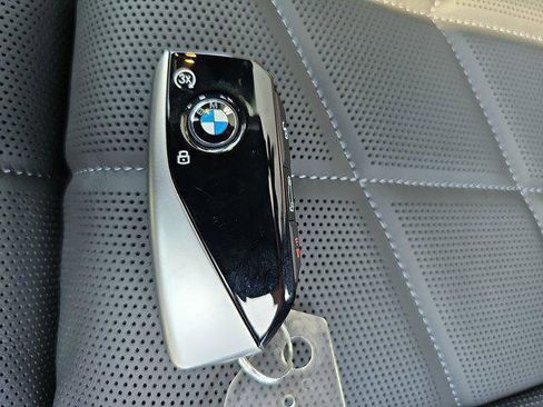 New 2025 BMW 750e xDrive w/ Premium Package image 37