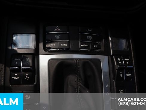 Used 2021 Porsche Macan image 32