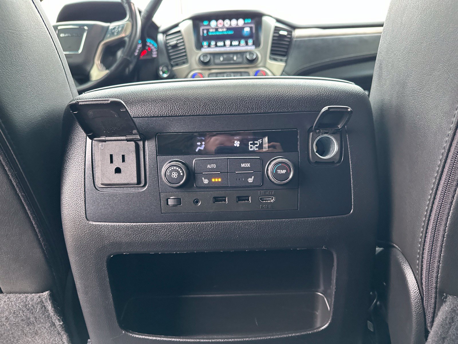 Used 2019 GMC Yukon Denali w/ Open Road Package AWD/4WD image 24