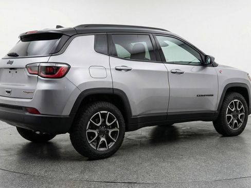 Used 2025 Jeep Compass Trailhawk image 9