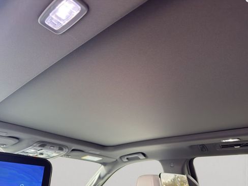 New 2026 Chevrolet Suburban Premier image 18