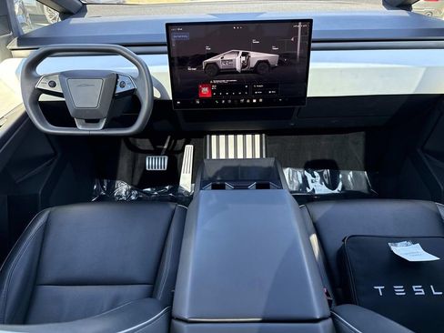 Used 2024 Tesla Cybertruck AWD Crew Cab image 19