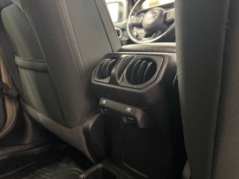 Used 2020 Jeep Gladiator Sport AWD/4WD image 40