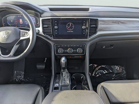 Certified 2023 Volkswagen Atlas Cross Sport SE w/ Panoramic Sunroof Package FWD image 14