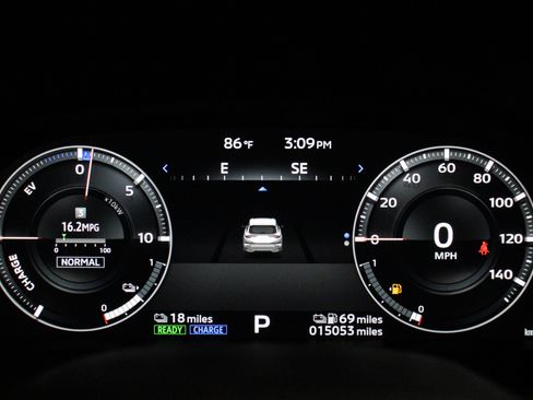 Used 2024 Mitsubishi Outlander 4WD Plug-In Hybrid image 13