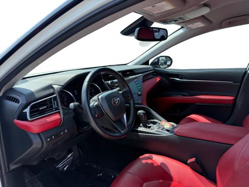 Used 2020 Toyota Camry XSE FWD image 9