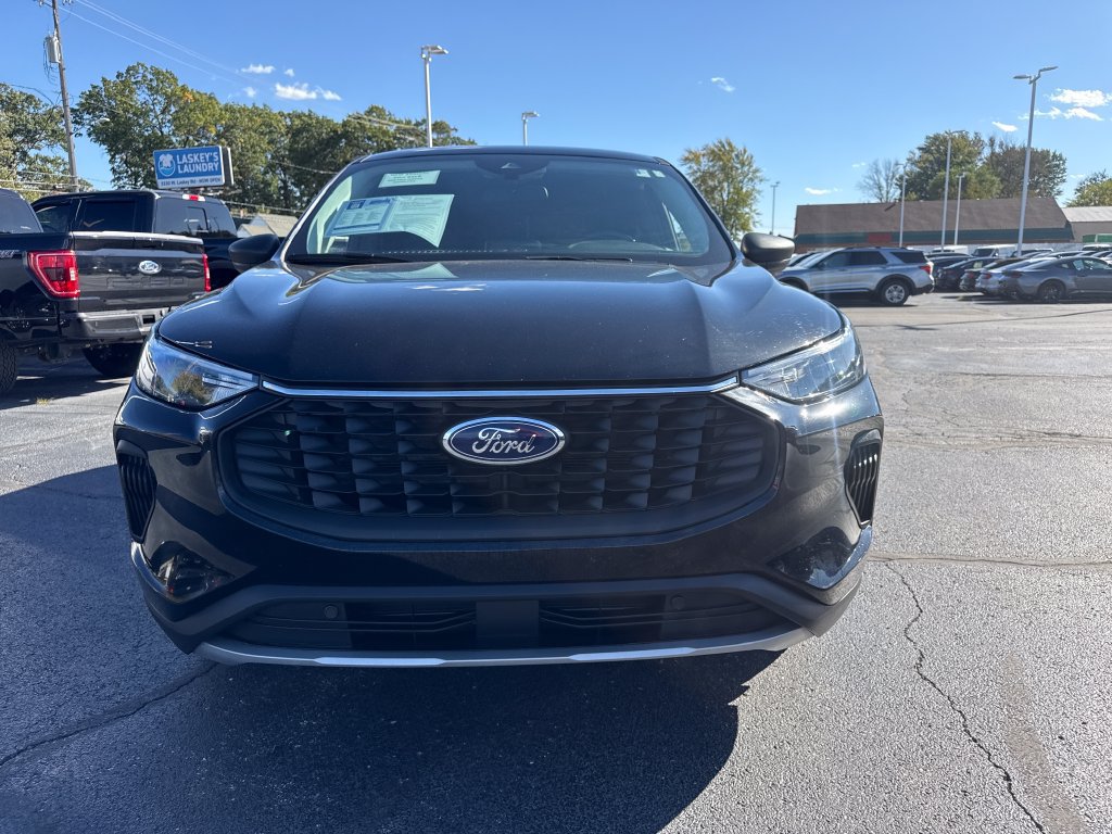 Used 2023 Ford Escape Active w/ Cold Weather Package FWD image 3