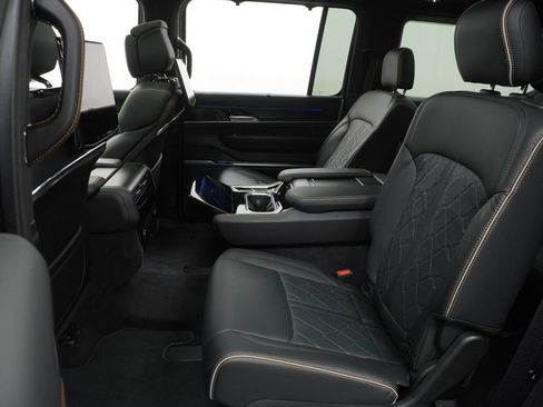 Certified 2025 Jeep Grand Wagoneer Series III w/ Rear Seat Video Group 1 AWD/4WD image 18