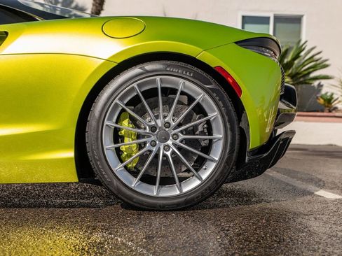 Used 2025 McLaren Artura Spider RWD image 17