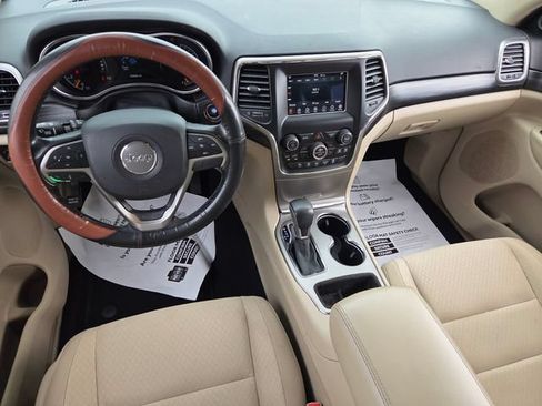 Used 2019 Jeep Grand Cherokee Laredo RWD image 8
