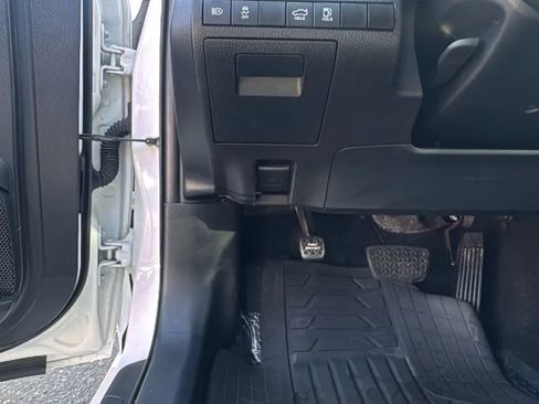 Used 2021 Toyota Camry SE FWD image 11