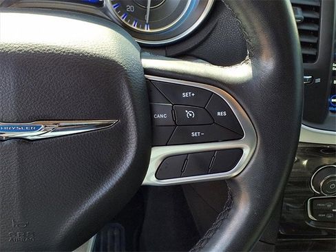 Used 2019 Chrysler 300 Touring image 6