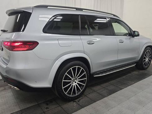 Used 2025 Mercedes-Benz GLS 580 4MATIC image 3