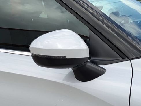 Used 2025 Mitsubishi Outlander ES FWD image 12