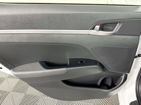 Used 2019 Hyundai Elantra SE w/ Winter Weather Package image 24
