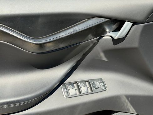 Used 2018 Tesla Model X 100D image 28