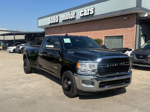 Used 2022 RAM 3500 Tradesman w/ Chrome Appearance Group image 2