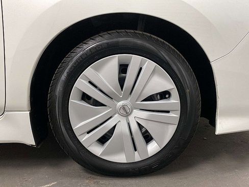 Used 2022 Nissan Leaf S image 16