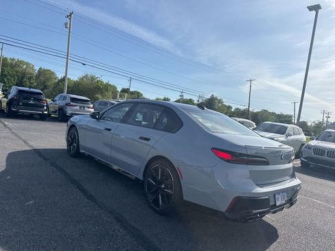 Used 2026 BMW 760i xDrive w/ Executive Package AWD/4WD image 5