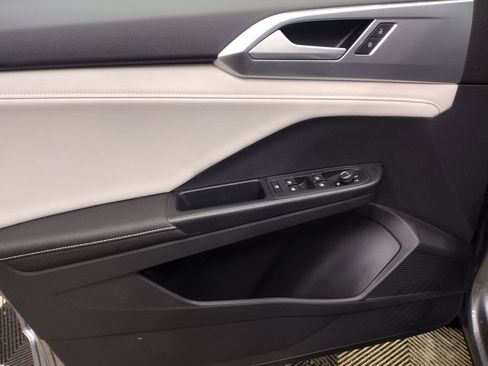 New 2025 Volkswagen Taos SE image 17