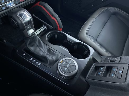 Used 2025 Ford Bronco Outer Banks image 8