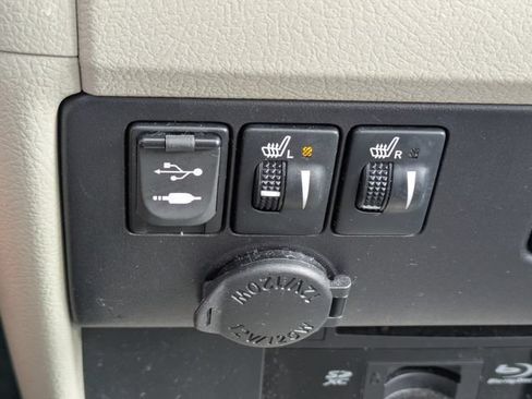 Used 2017 Toyota Sienna XLE Premium FWD image 25