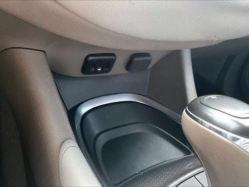 Used 2017 Chevrolet Malibu LT w/ Leather Package FWD image 16