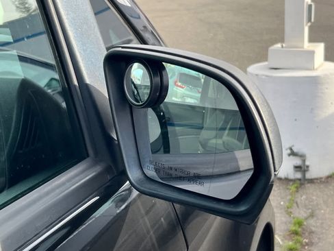 Used 2018 Mercedes-Benz Metris Passenger image 13