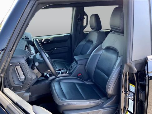 Certified 2025 Ford Bronco Outer Banks AWD/4WD image 9