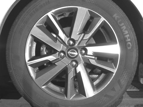 Used 2025 Nissan Versa SV image 12