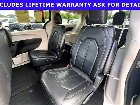 Used 2022 Chrysler Pacifica Touring-L FWD image 20