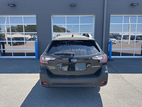 Used 2024 Subaru Outback Premium image 3